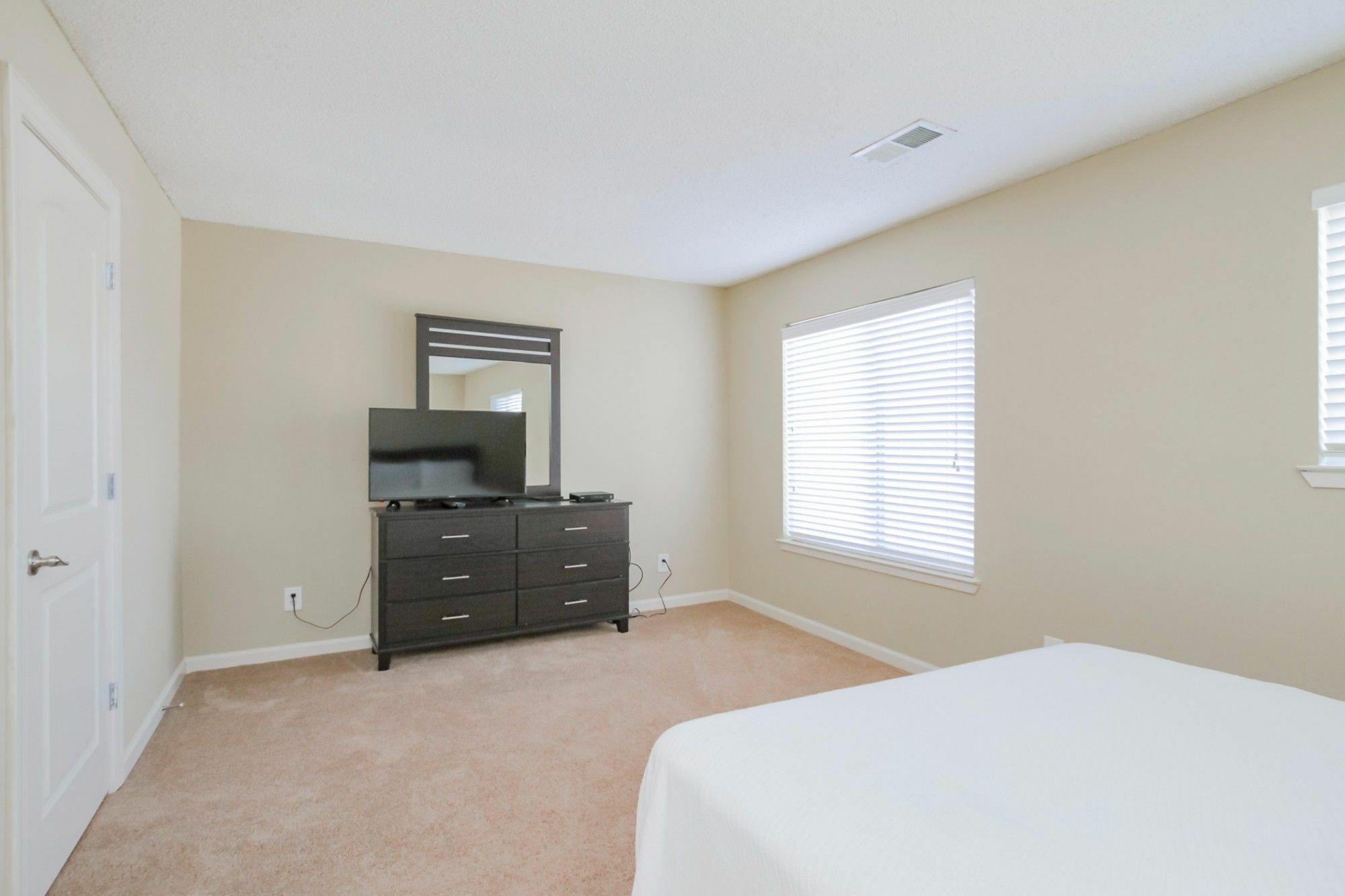 Vanderbilt Exclusives By Yourent Apartment