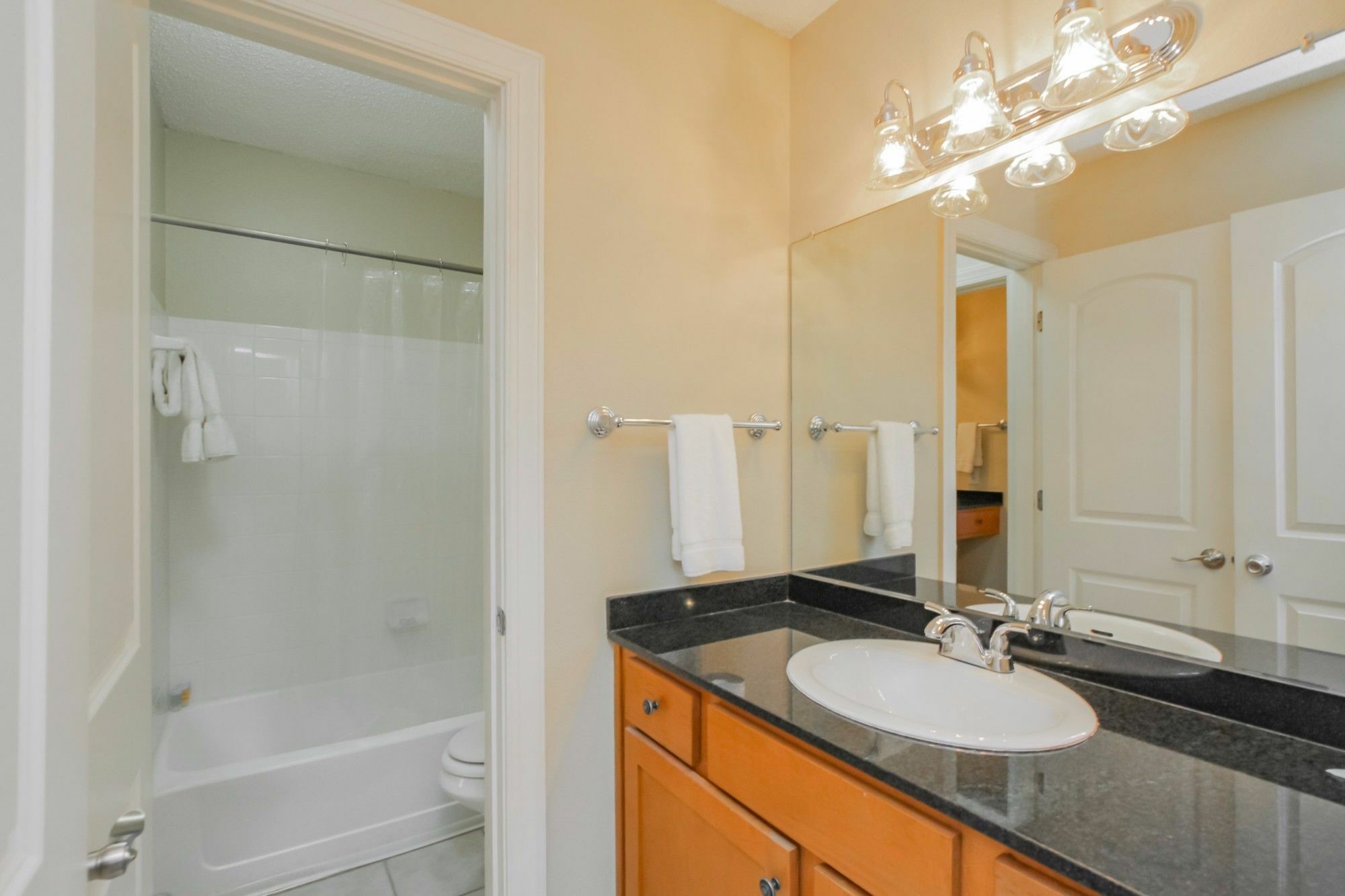 Apartment Vanderbilt Exclusives By Yourent